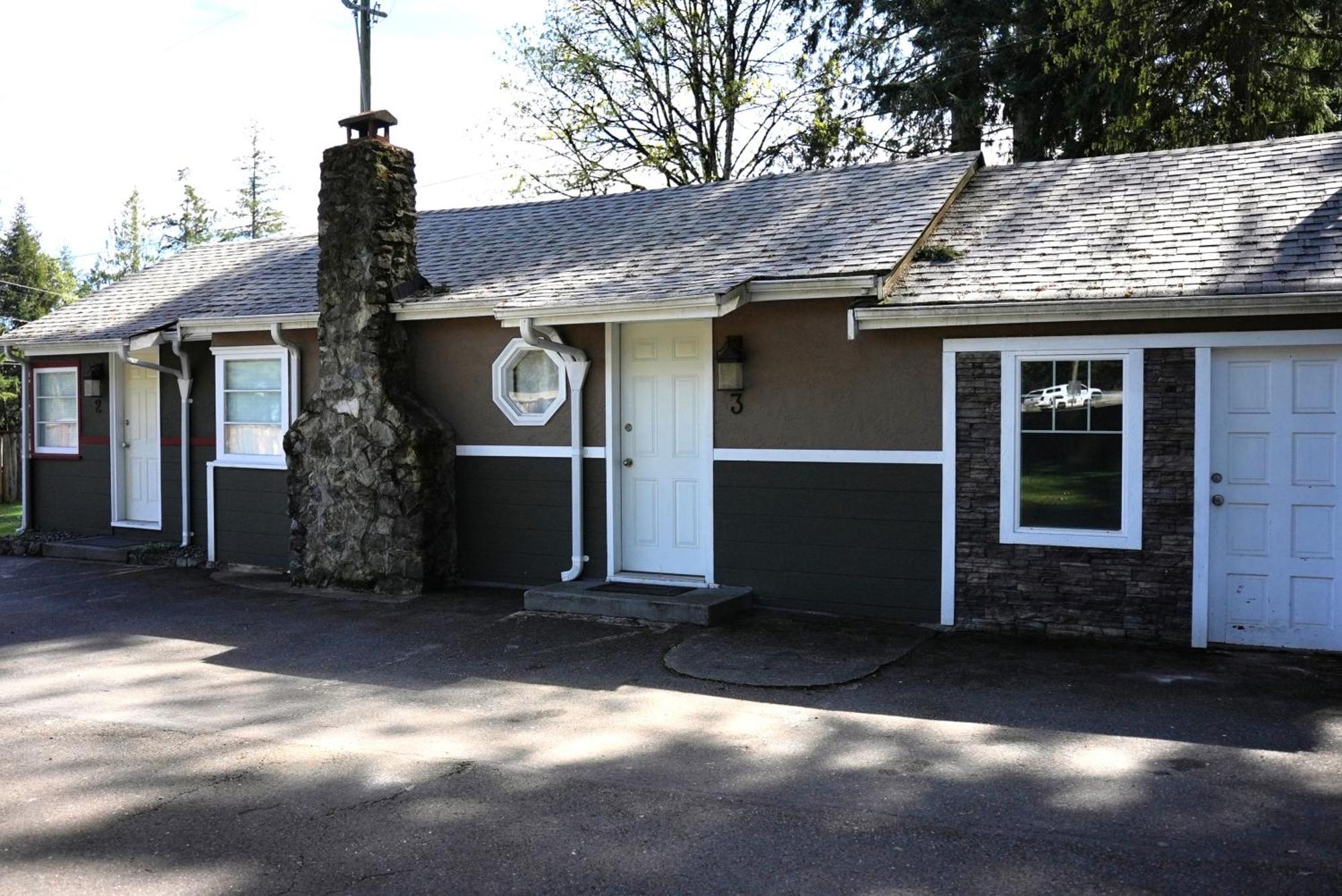 Malahat Bungalows Motel 2*