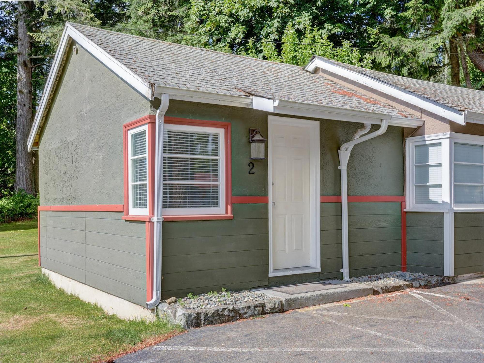 Malahat Bungalows Motel Malahat