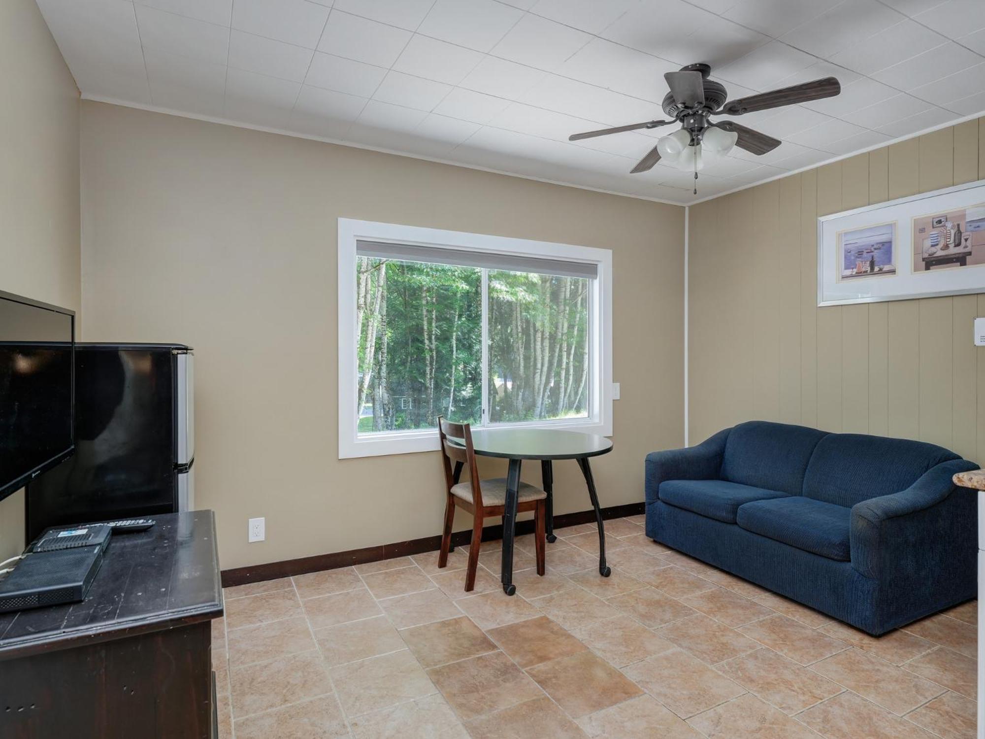 Malahat Bungalows Motel 2*