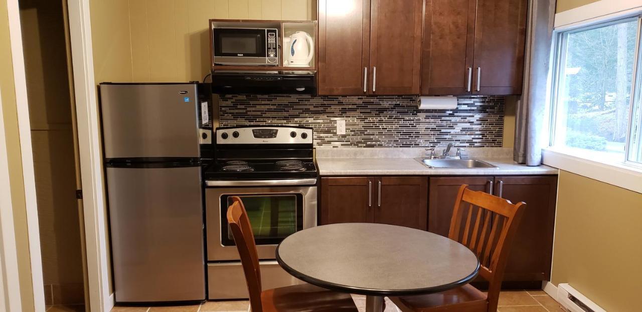 Malahat Bungalows Motel 2*