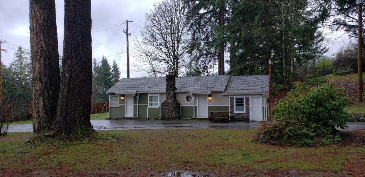 Malahat Bungalows Motel 2*