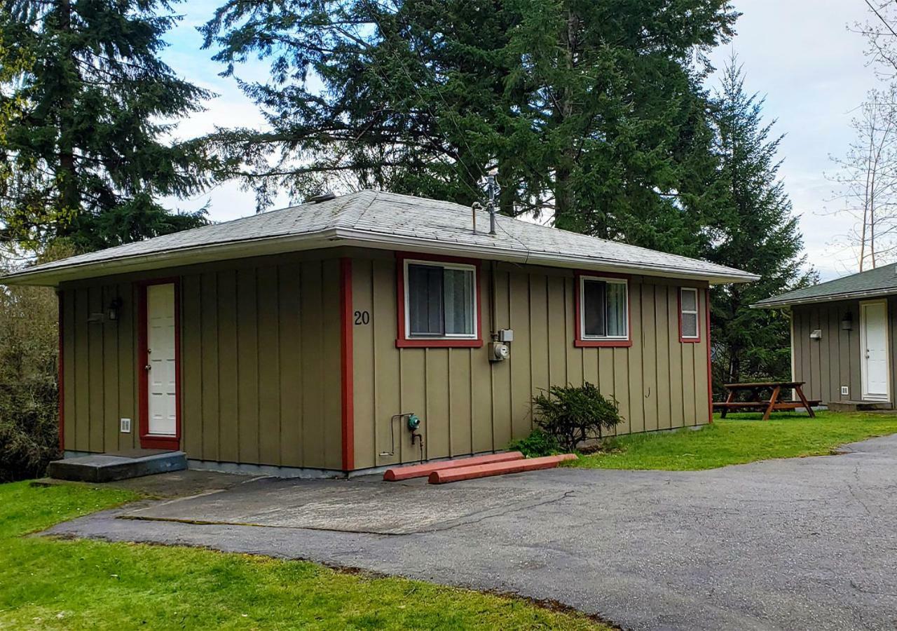 Malahat Bungalows Motel Motel 2*