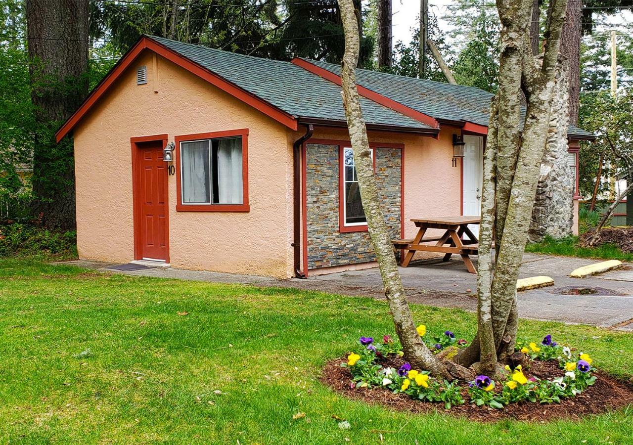 Malahat Bungalows Motel Motel 2*
