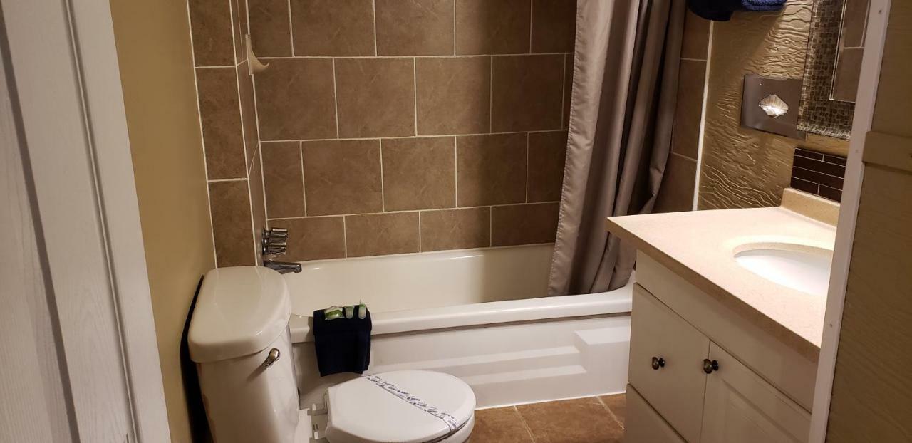 Malahat Bungalows Motel 2*